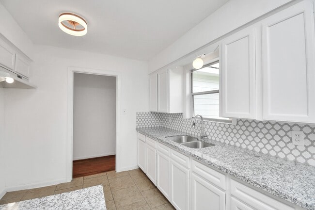 Building Photo - 8534 Fillmore St