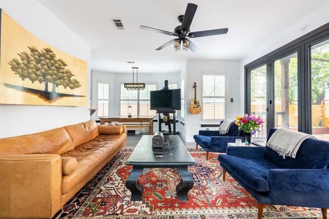 Building Photo - 84 Anthony St