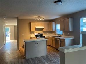 Building Photo - 4211 Falcon Dr