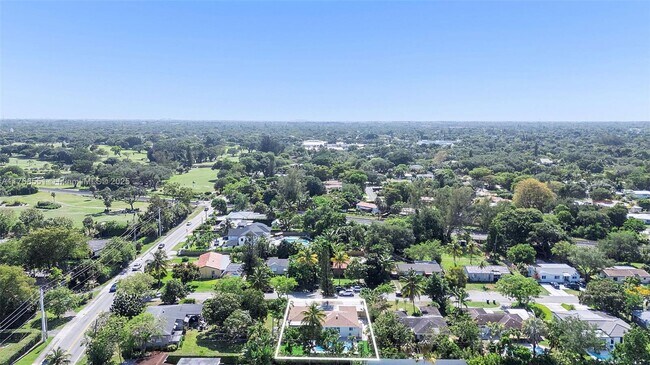 Building Photo - 10801 Peachtree Dr