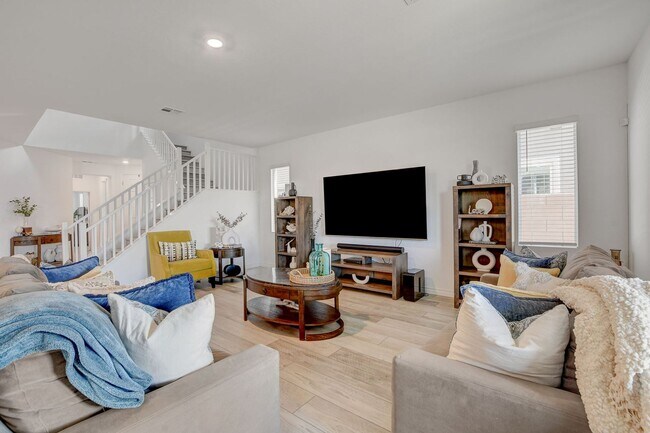 Building Photo - Modern Comfort Meets Stunning Mountain Views