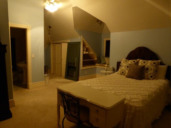 Third Bedroom - 906 Fatherland St
