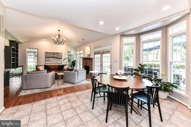 Building Photo - 641 Meade Dr SW