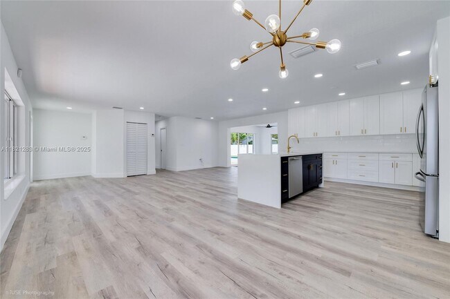 Building Photo - 6250 SW 62nd Pl