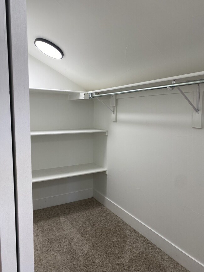 Building Photo - Beautiful, newer (2024) townhome in the de...