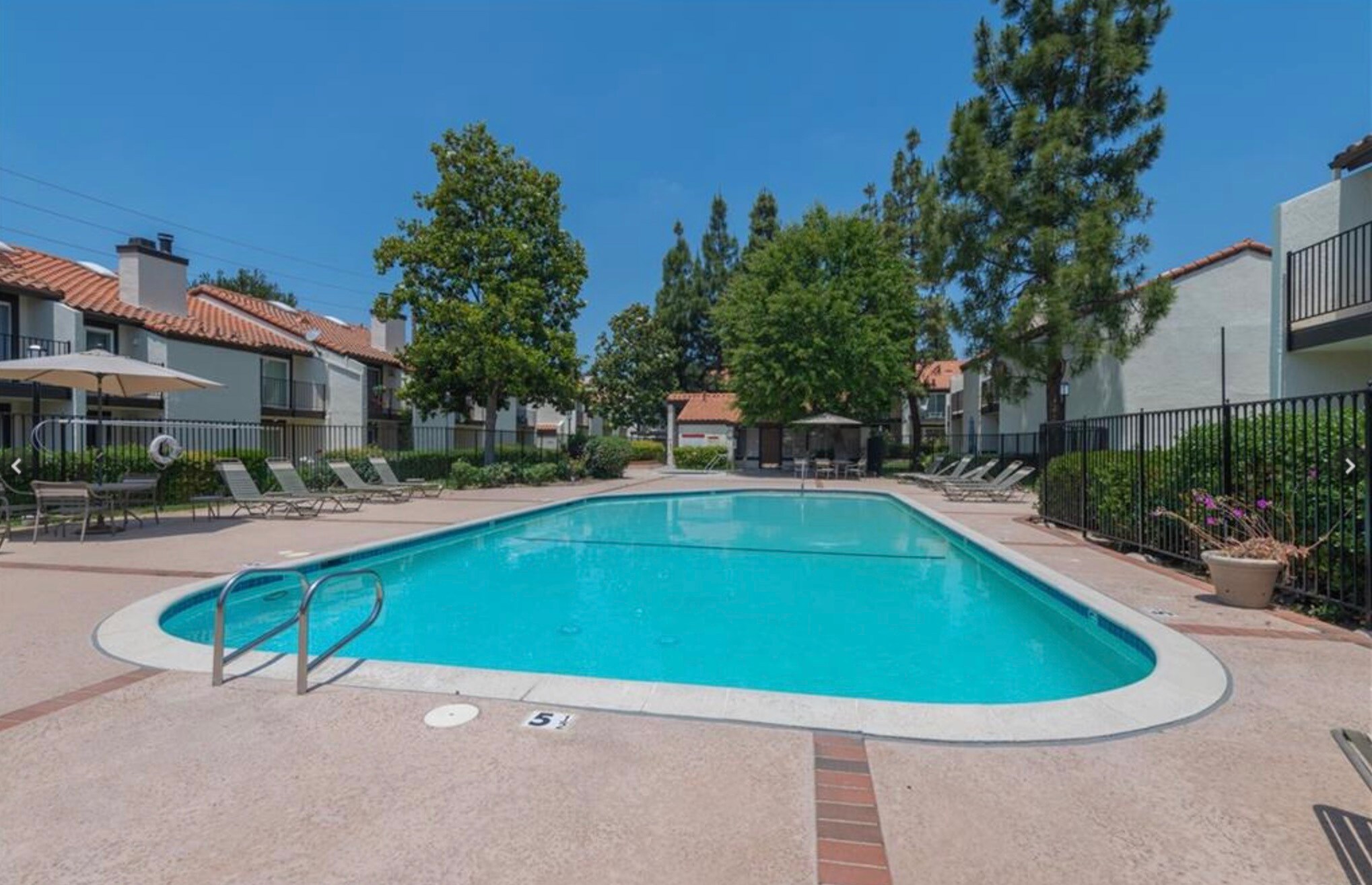 Building Photo - 5538 Las Virgenes Rd