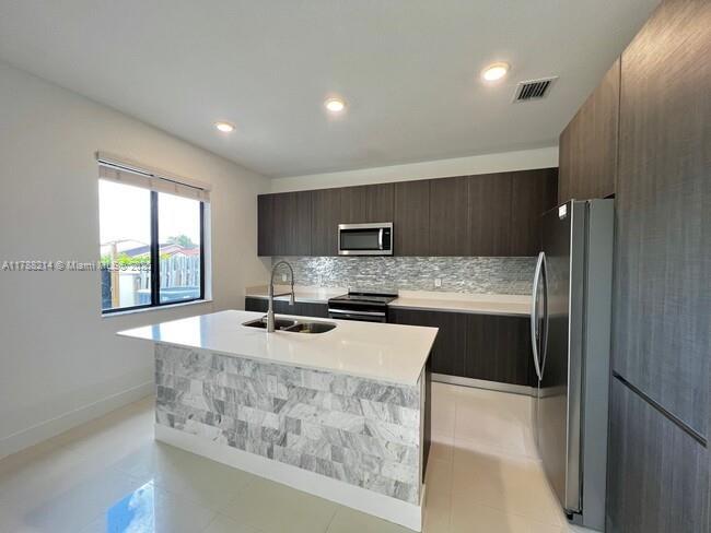 Building Photo - 492 SW 91st Pl