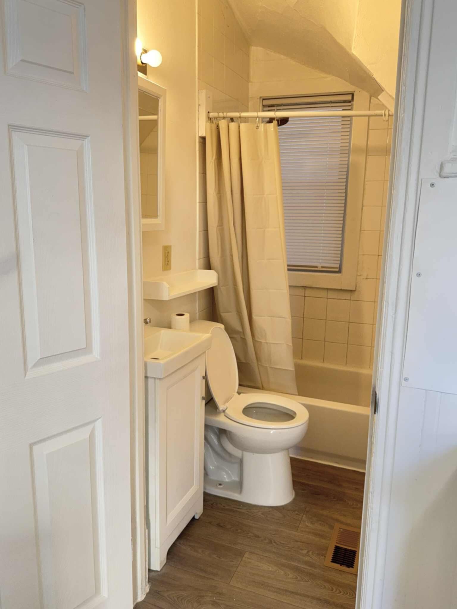 Building Photo - 585 Case Ave