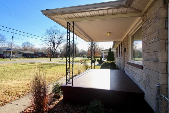 Building Photo - Super 3-brm stone ranch with basement in e...