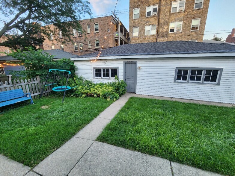 Building Photo - 316 S Grove Ave