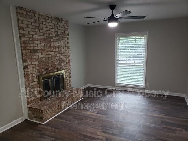 Building Photo - 553 Owendale Dr