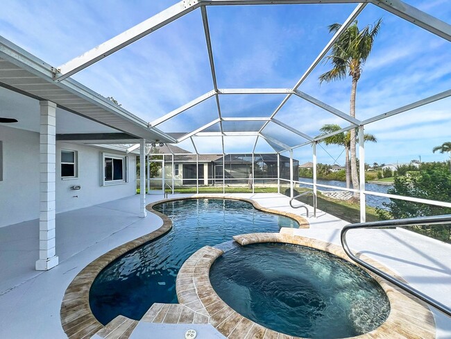 Building Photo - Cape Coral Pool Home with Canal!