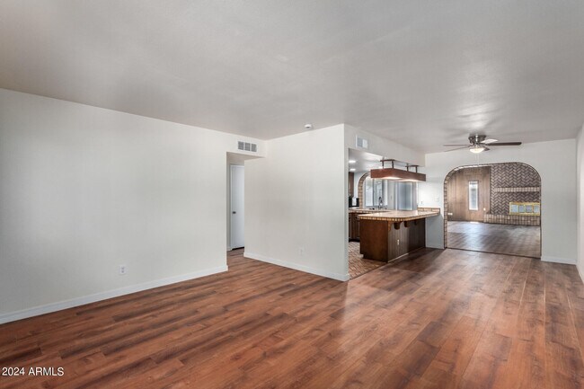 Building Photo - 3827 W Meadow Dr