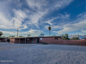 Building Photo - 7041 E Hawthorne St