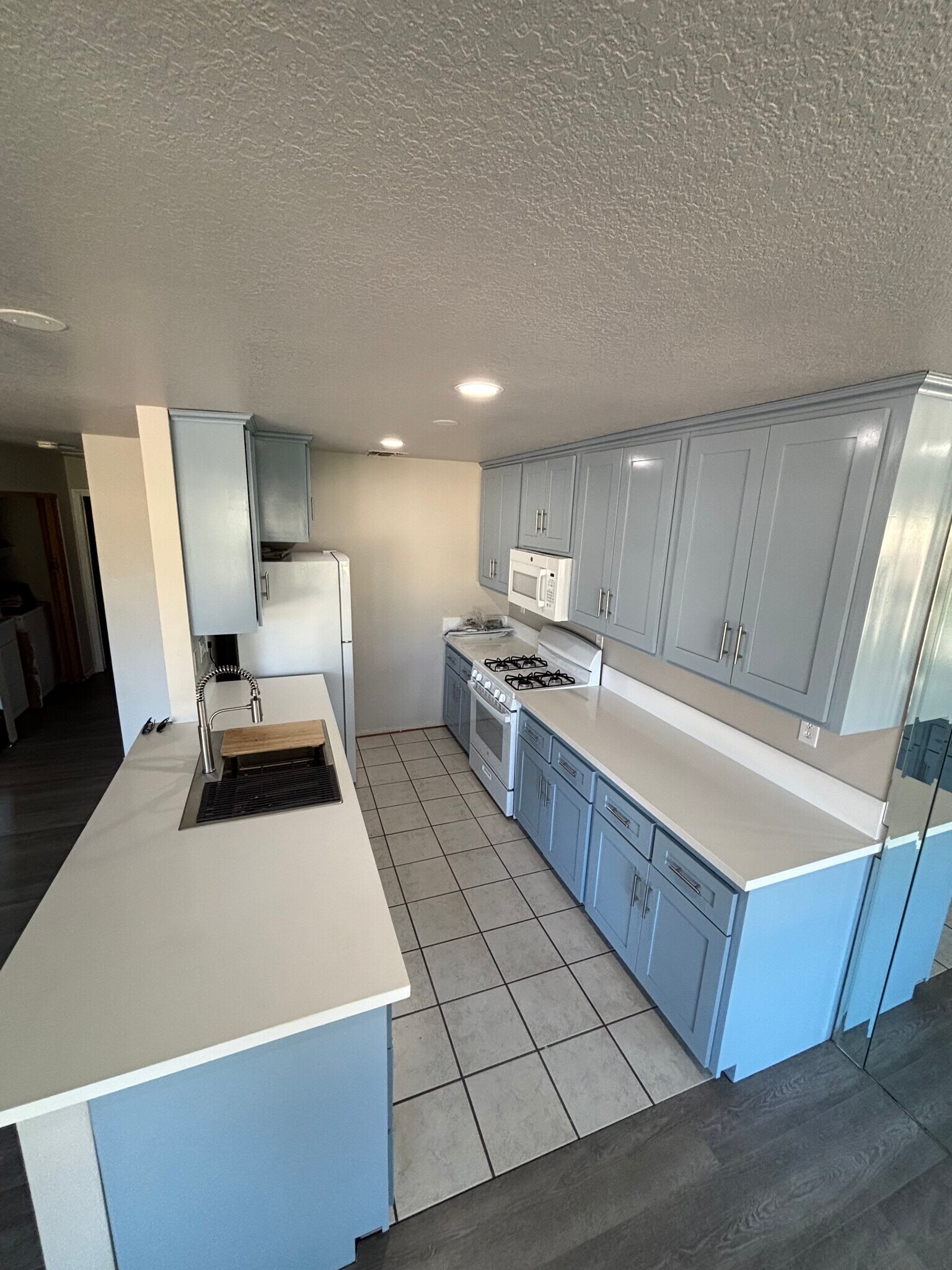 Building Photo - 27535 Lakeview Dr
