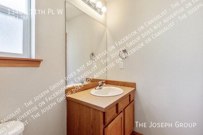 Building Photo - 13407 11th Pl W