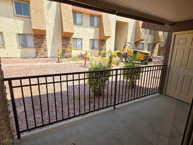 Building Photo - 5260 River Glen Dr