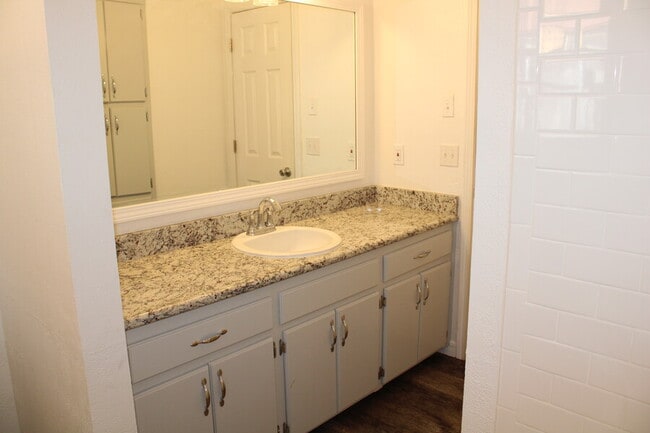 Building Photo - 1403 W Aries Rd