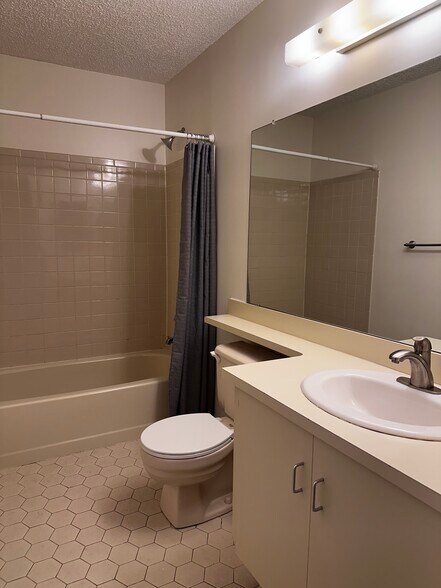Building Photo - 479 Danbury Ln