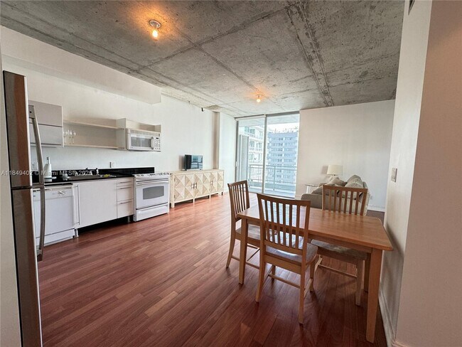 Primary Photo - 690 SW 1st Ct