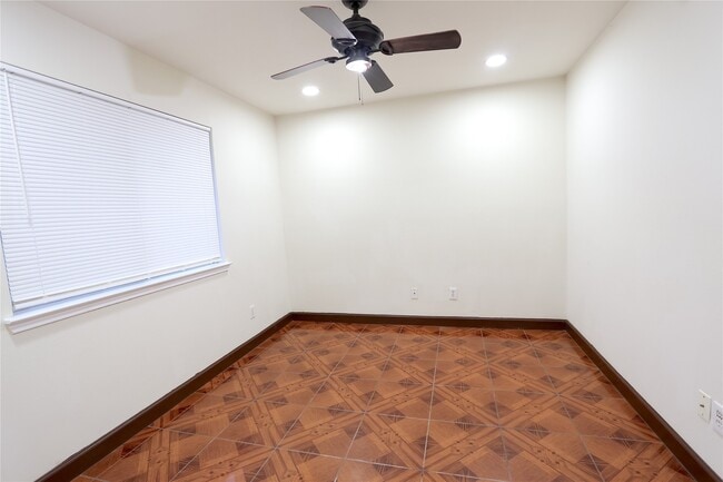 Building Photo - 4823 Canyon Blanco Dr