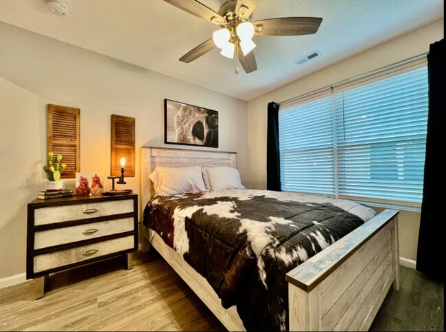 Building Photo - NEW Farmhouse Retreat Rustic decor and Cozy vibes!