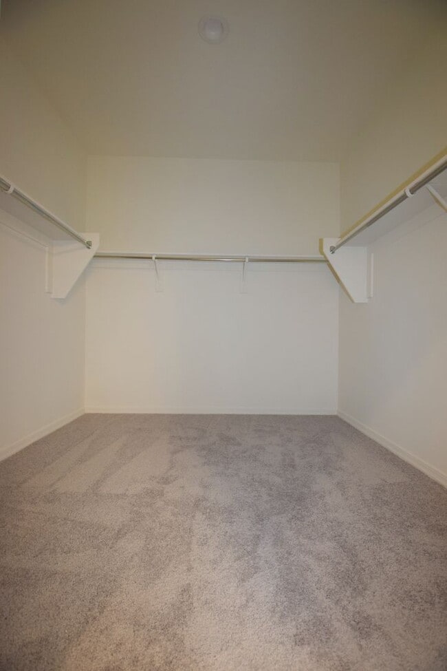 Building Photo - Practically new 4 bed 3 bath home in Mission Royale!