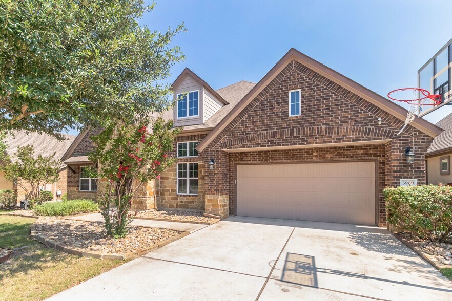 Building Photo - 5900 Lipan Apache Bnd