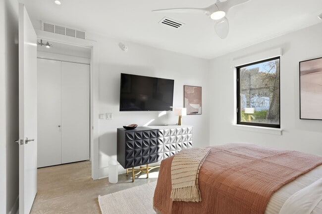 Building Photo - 510 All Saints St