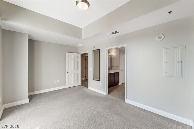 Building Photo - 150 S Las Vegas Blvd