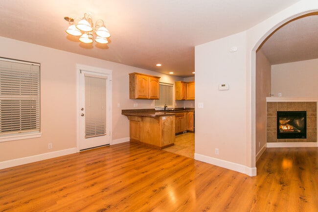 Building Photo - Wonderful 3-Bedroom,  2.5-Bath Home With Beautiful Primary Suite