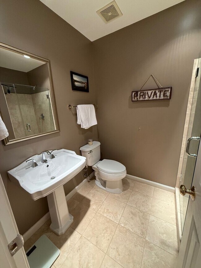 Building Photo - Charming 2BR | 2BA Condo in Logan Circle