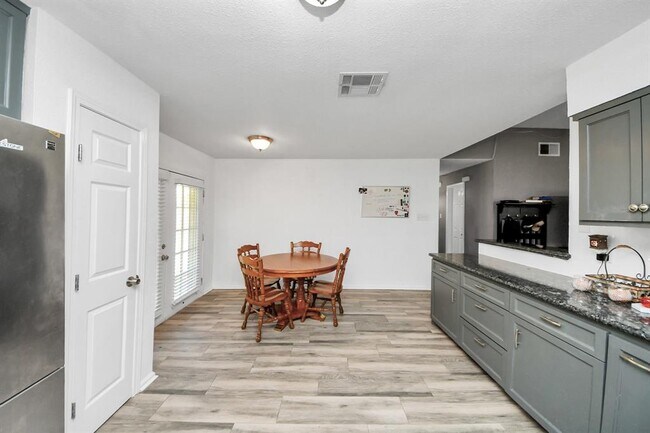 Building Photo - 11031 Kirkmead Dr