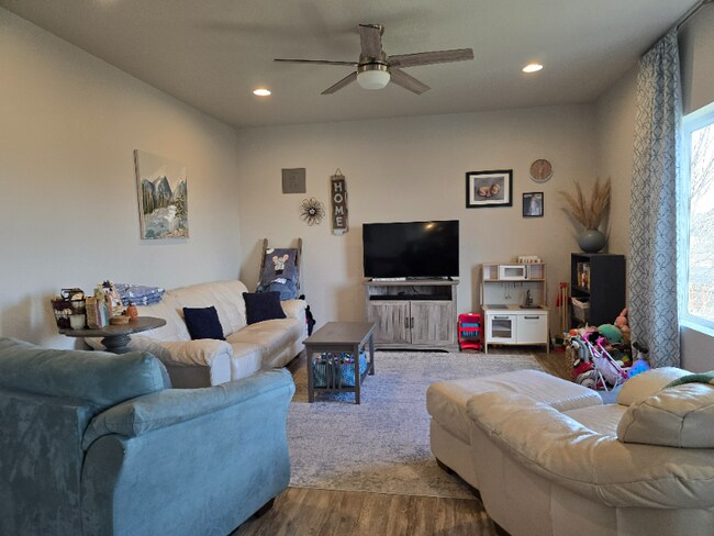 Building Photo - 310 Pavo Ct