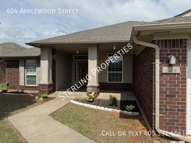 Building Photo - 604 Applewood St