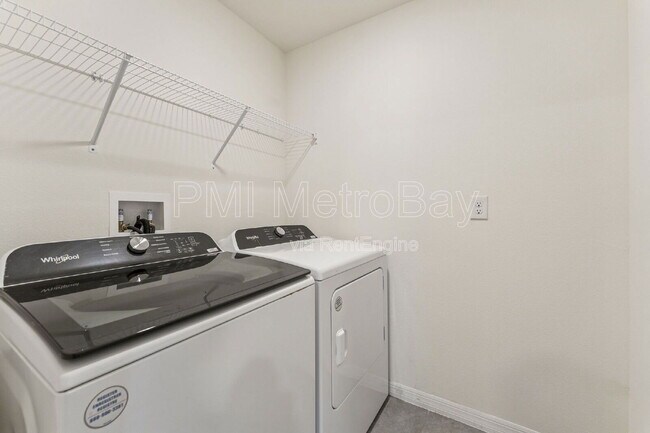 Building Photo - 816 Will Scarlett Ave