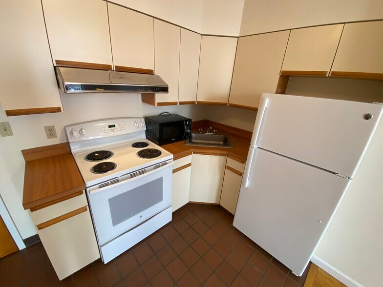 Building Photo - 83 Essex St