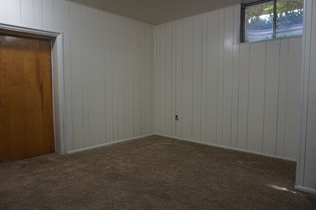 Building Photo - Murray 5 Bedroom Rambler Home