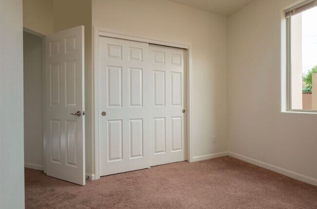 Building Photo - 10 Avenida Vista Esquisita