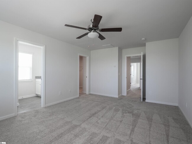 Building Photo - 208 Roudwood Dr