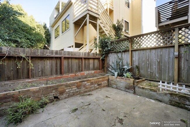 Building Photo - 1618 Grove St