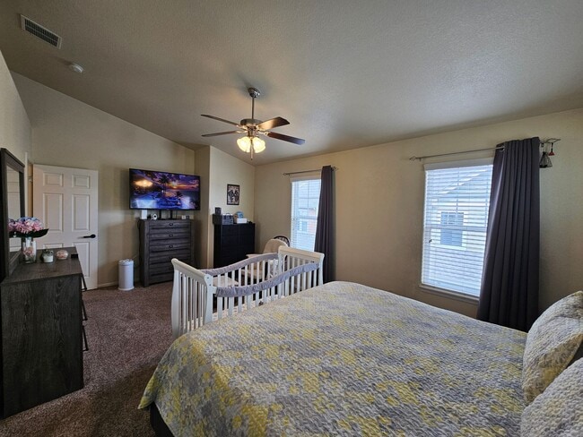 Building Photo - 3 Bed 3 bath house in 80916!