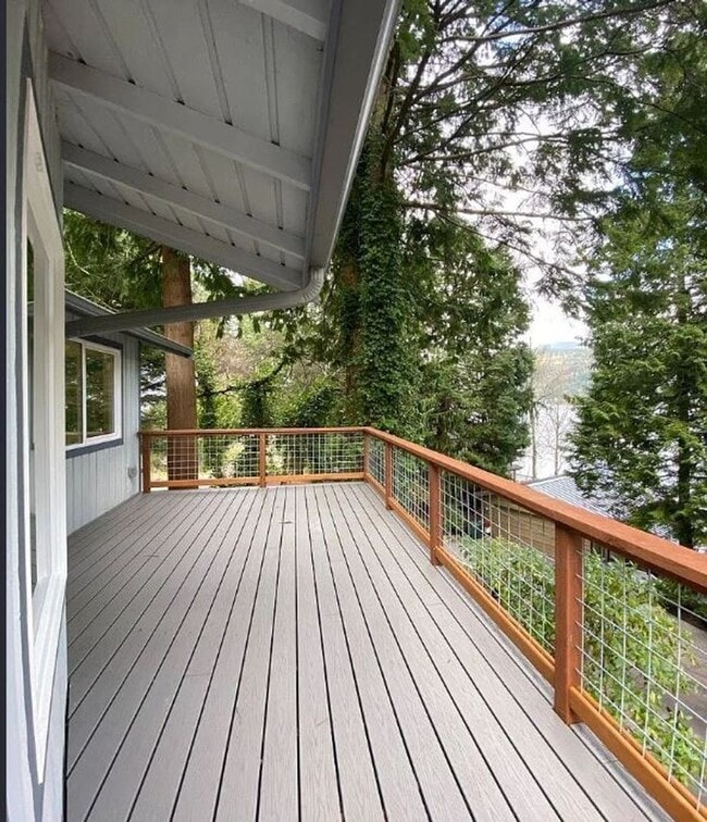 Building Photo - Two Stories of Comfort and Charm in Sudden Valley - Don't miss this 3bd/2b!!