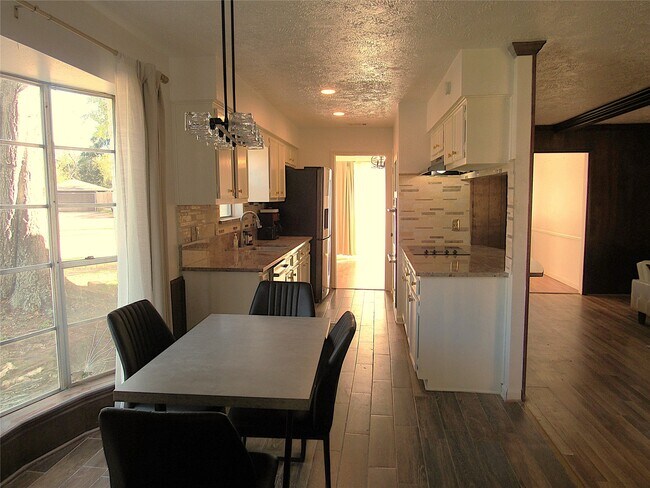 Building Photo - 13526 Brook Hollow Dr