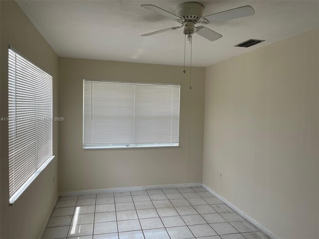 Building Photo - 6108 Cresthaven Ct