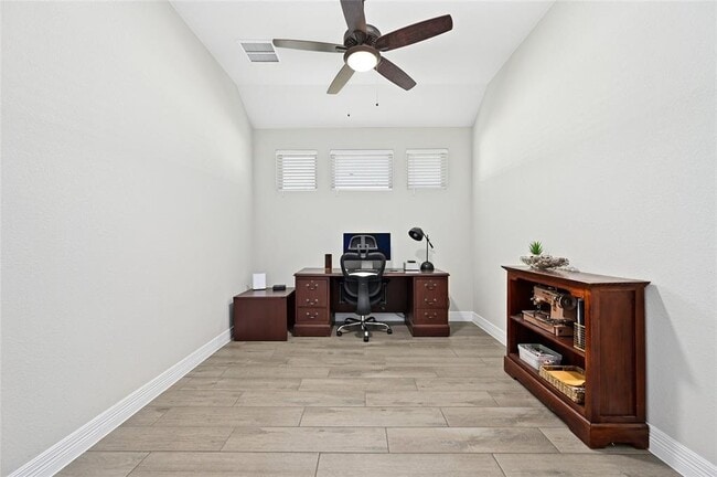 Building Photo - 117 White Steppe Way