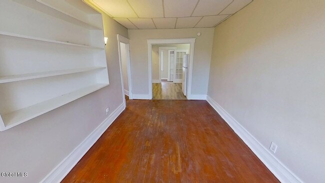 Building Photo - 566 Park Ave