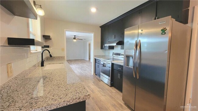 Building Photo - 25 S 15th Ave