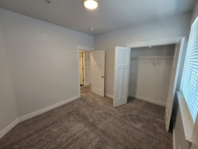 Building Photo - 1985 N 3330 W