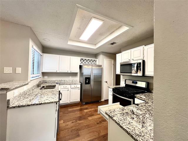 Building Photo - 7155 Penshire Dr